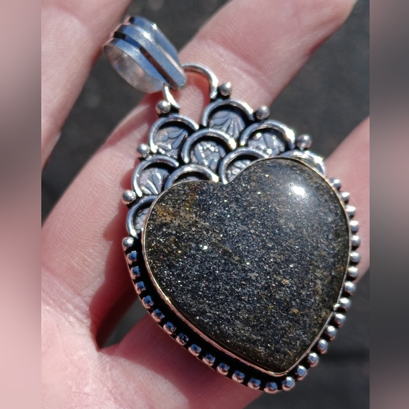 New Heart Shaped Black Sunstone 925 Silver Pendant. - Picture 3 of 16